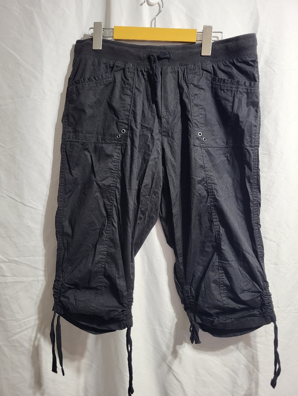 DAsh Black Cargo Capris with Drawstring Hems, Size Medium (waist 32)